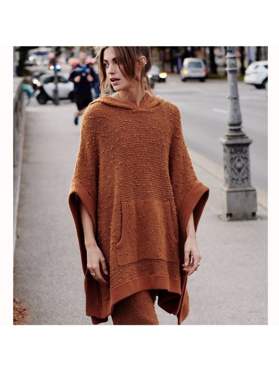 Free People Sweaters - EUC Free People Chunky Knit Hooded Beach Easy Breezy Rust Poncho Sweater XS/S